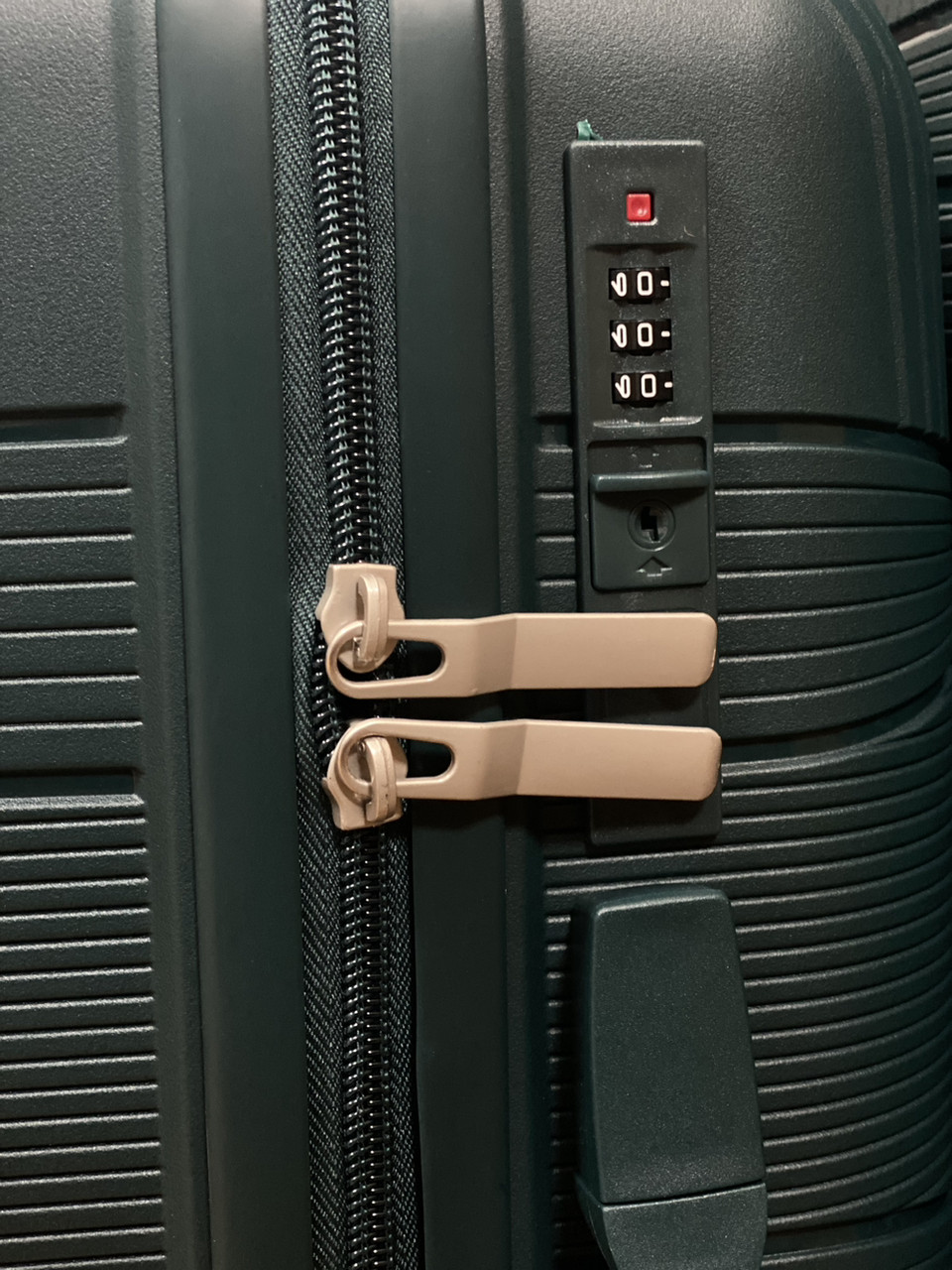 Набор полипропиленовых чемоданов FLY 2/1.(Темна Зелёный ) (OR) — изображение 4